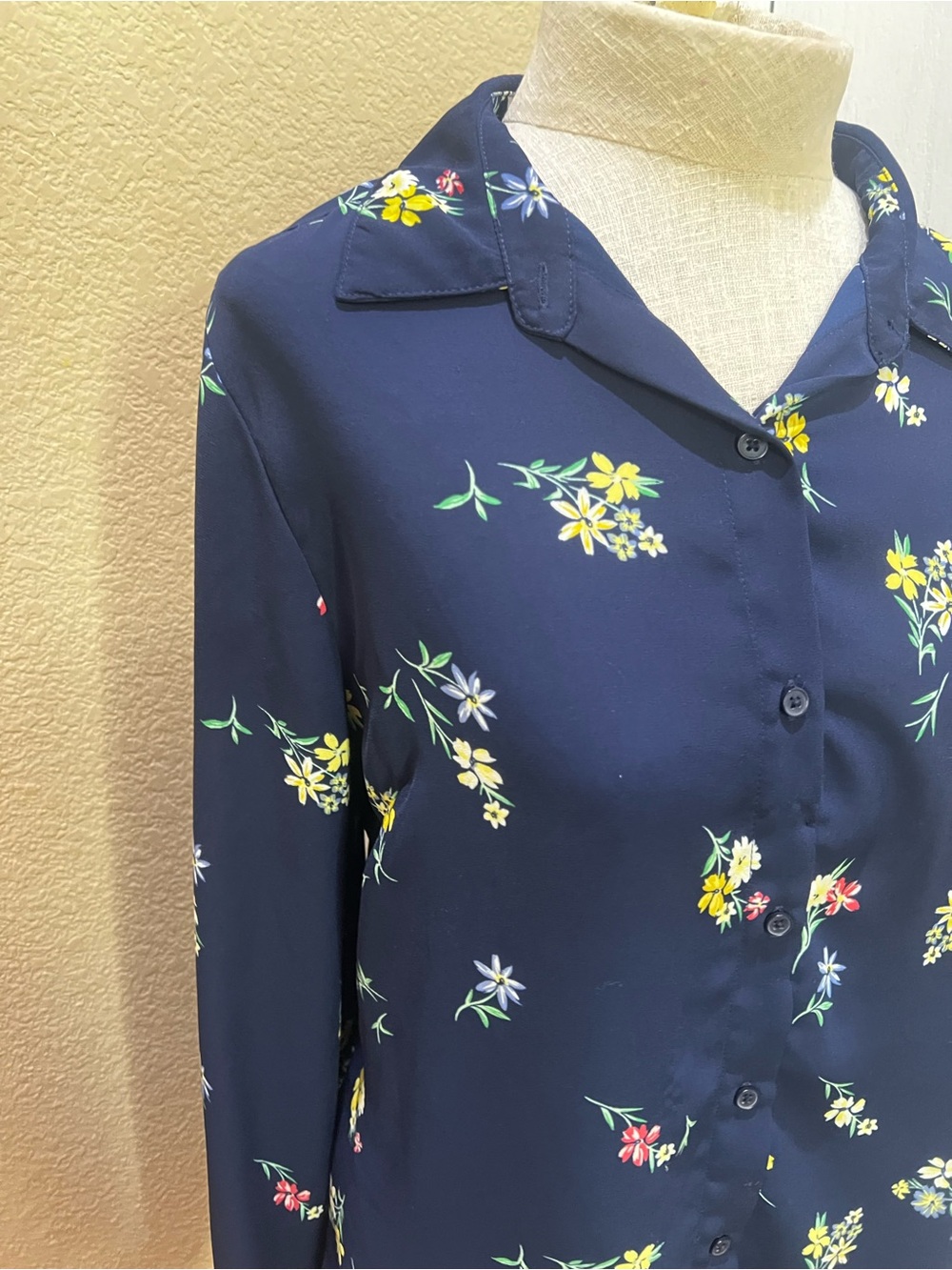 Banana Republic Navy Floral Button Down Shirt Women’s Classic Fit Long Sleeve - Picture 2 of 7